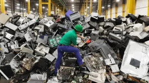 Ilustrasi sampah elektronik. (Foto: waste4change.com)
