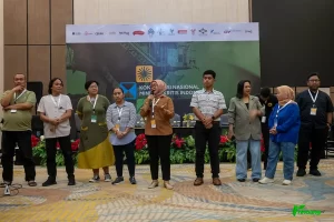 Perwakilan 15 organisasi masyarakat sipil pada penutupan Konferensi dan Lokakarya Nasional Mineral Kritis Indonesia di palu, Sulawesi Tengah, Kamis (10/10/2024). (Foto: rindang.ID/bmz)