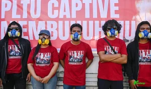 Aksi menolak PLTU Captive oleh JATAM Sulteng di Palu, Sabtu (28/9/2024). (Foto: rindang.ID/bmz)