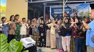 Trash Rangers Sulteng bersama unsur dan perwakilan warga pada peresmian Penjaga Trash Boom di Kelurahan Layana Indah, Palu, Rabu (26/2/2025). (Foto: Trash Rangers Sulteng)