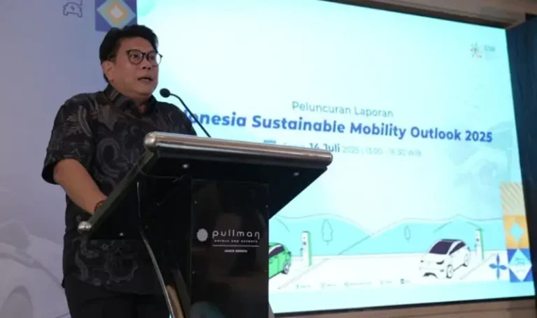 Direktur IESR, Fabby Tumiwa pada peluncuran laporan Indonesia Sustainable Mobility Outlook (ISMO) 2025 di Jakarta, Senin (14/7/2025). (Foto: IESR)