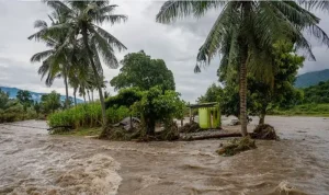 Ilustrasi, Banjir setelah tanggul Sungai Gumbasa jebol di Desa Pakuli Utara, Gumbasa, Sigi, Sulawesi Tengah, Selasa (6/9/2022). (eindang.ID/bmz)
