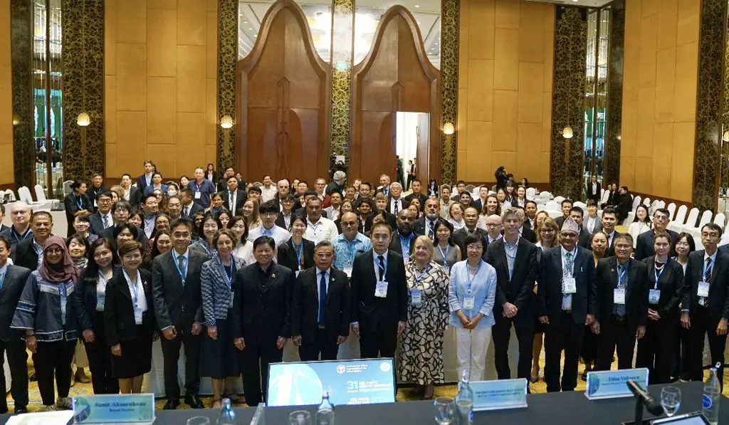 Para pakar kehutanan dari 20 negara berkumpul dalam Sidang Ke-31 Komisi Kehutanan Asia-Pasifik (APFC) dan Pekan Kehutanan Asia-Pasifik 2025 di ChianMai, Thailand. (©FAO)