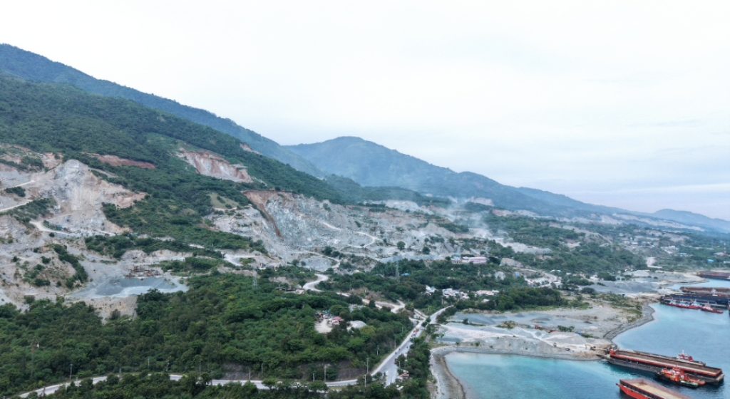 Ruang Hidup yang Menyempit di Pesisir Palu, Debu Tambang di Ruang Kelas hingga Sumber Air Warga
