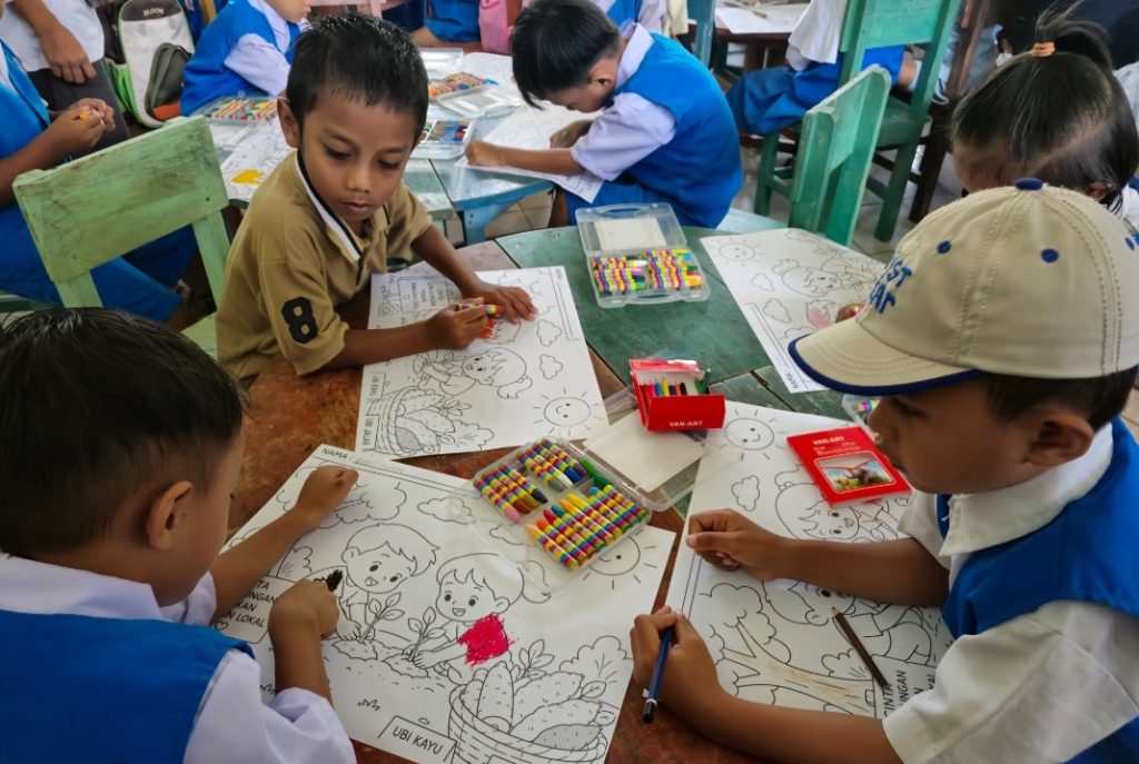 Hari Anak di Desa Bondoyong Jadi Ruang Belajar tentang Alam dan Pangan Lokal