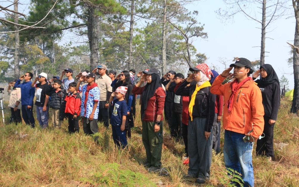 Upacara HUT RI di 1.970 MDPL, Penggiat Alam Sulteng Bicara Sampah dan Keselamatan Pendaki