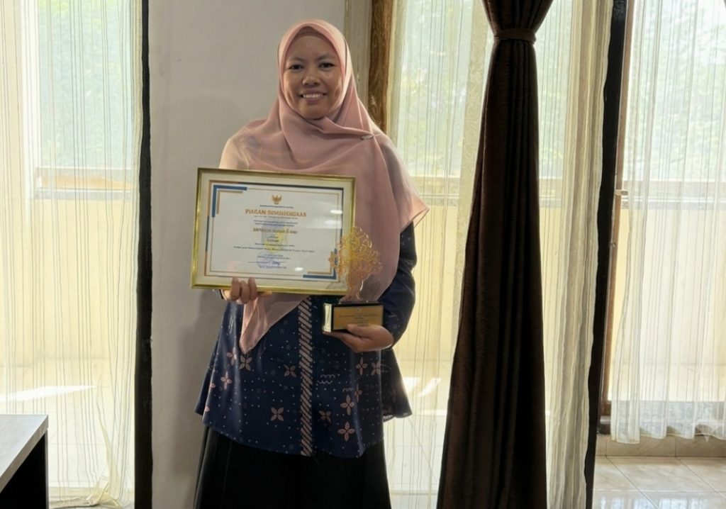 Hutan, Masyarakat, dan Pengabdian Sepriani yang Berbuah Prestasi
