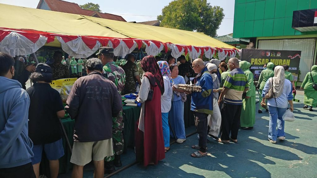 TNI dan Bulog Bersinergi Gelar Gerakan Pangan Murah di Palu